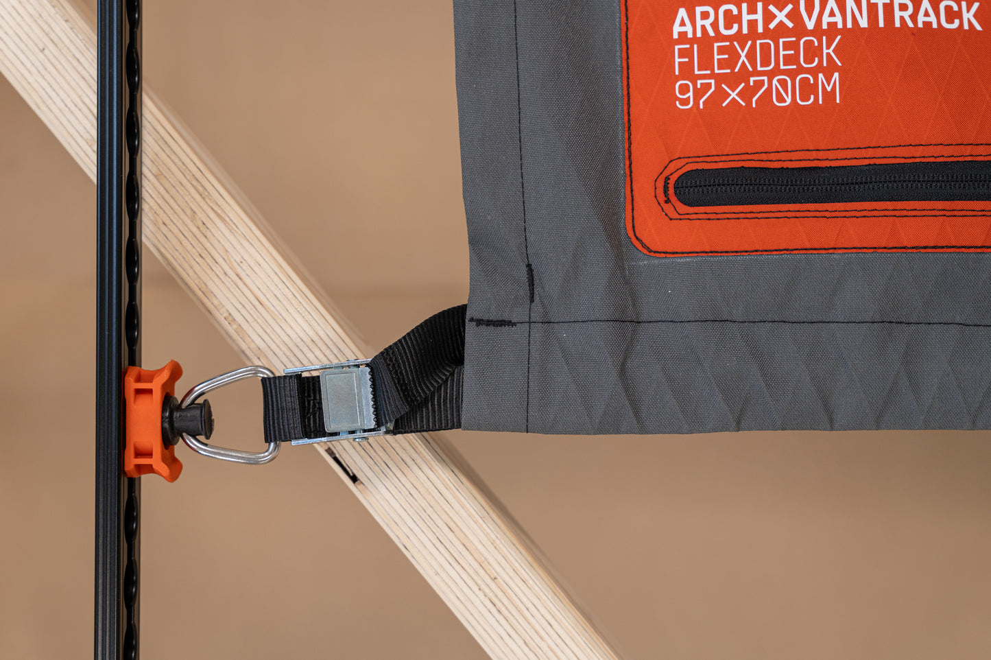 FLEXDECK FLEXIBLE CARGO DECK - ARCH X VANTRACK