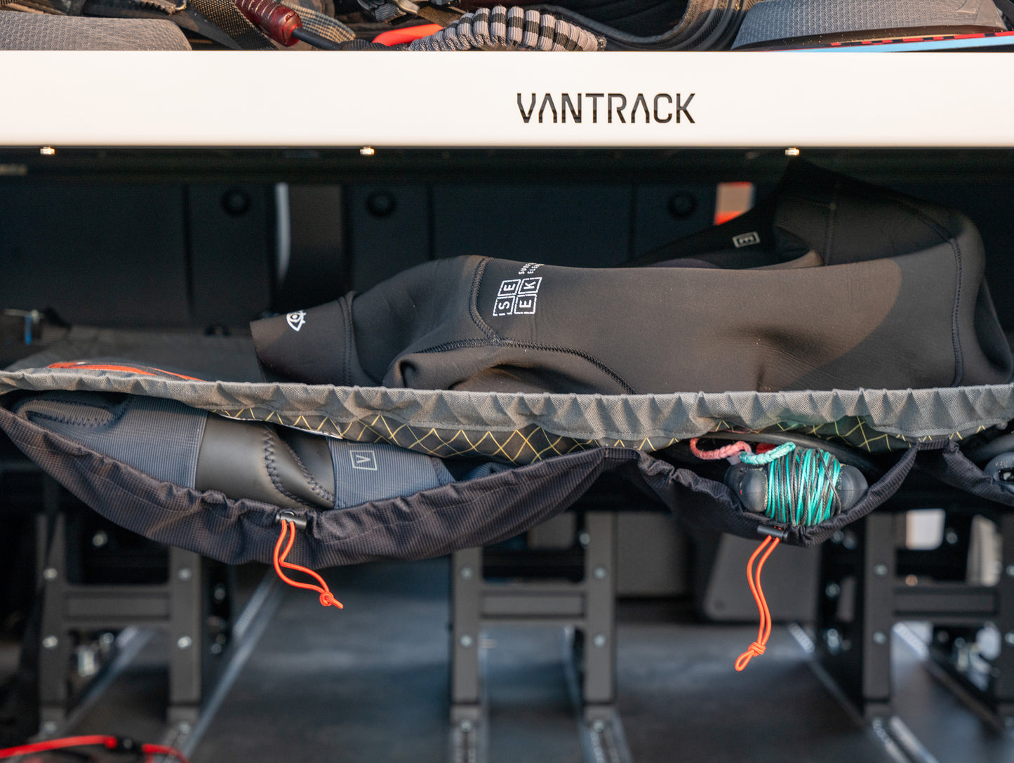 FLEXDECK FLEXIBLE CARGO DECK - ARCH X VANTRACK